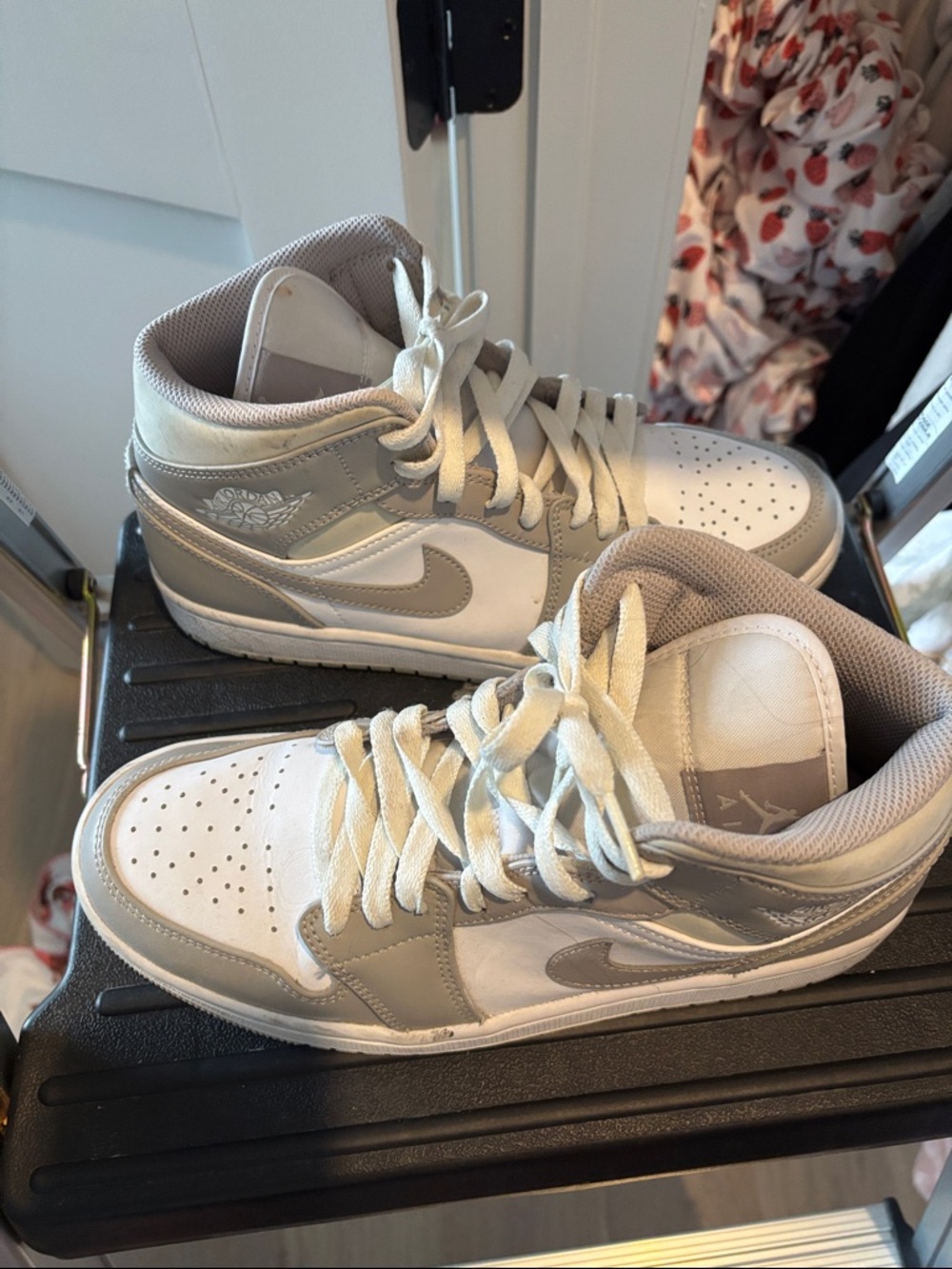 Jordan Men's Sneakers White Gray